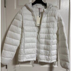 Lightweight bright white puffer jacket with a hood, NWT!